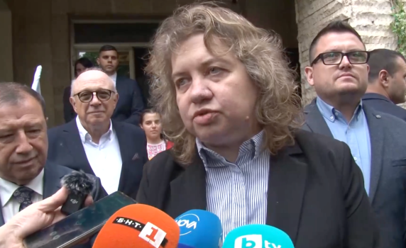 Киселова за референдума на Радев: Така, както беше представен, въпросът е спорен
