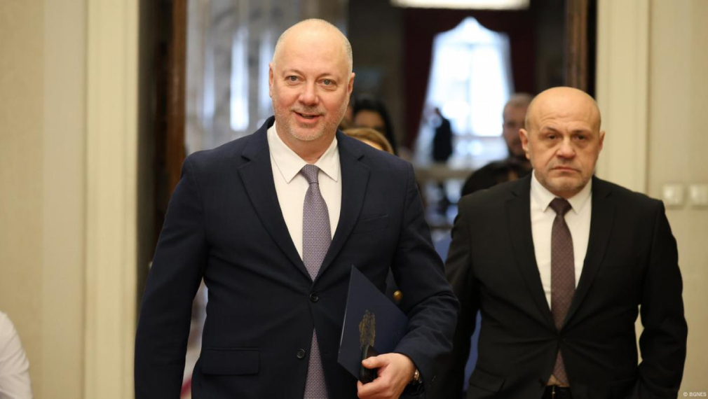 Желязков: Радев цели да отложи конвергентния доклад, а не да се свика референдум