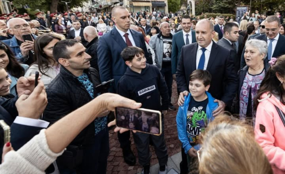 Виктор Блъсков: Радев се позиционира на страната на народа срещу елита от жълтите павета