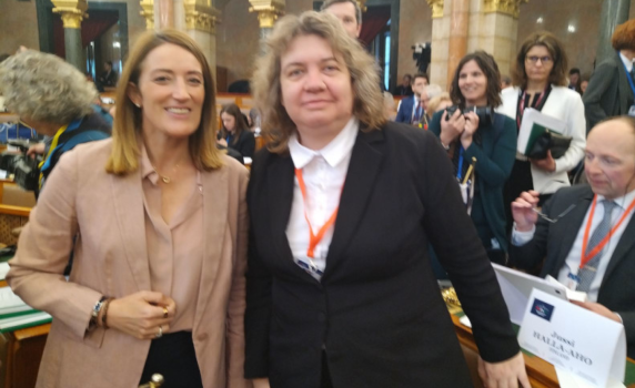 Киселова пред Роберта Мецола: Ще разсеем страховете на хората за еврото