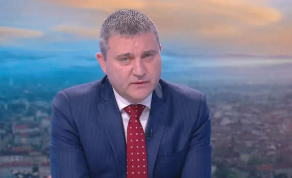 Горанов за референдума: Заядлив опит на Радев да смени курса на държавата