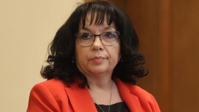 Петкова от Брюксел: България върви към еврозоната въпреки президента