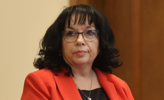 Петкова от Брюксел: България върви към еврозоната въпреки президента
