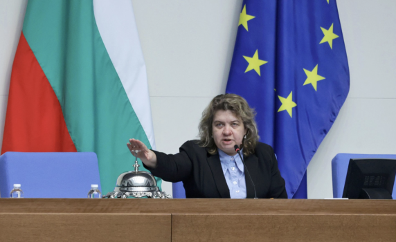 Киселова върна като недопустимо предложението за референдум за еврото на президента