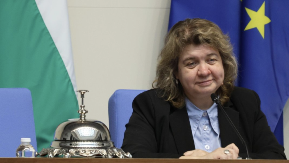 Киселова върна като недопустимо предложението за референдум за еврото на президента