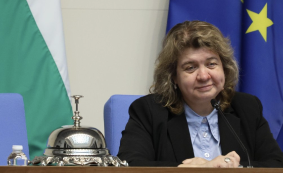 Киселова върна като недопустимо предложението за референдум за еврото на президента