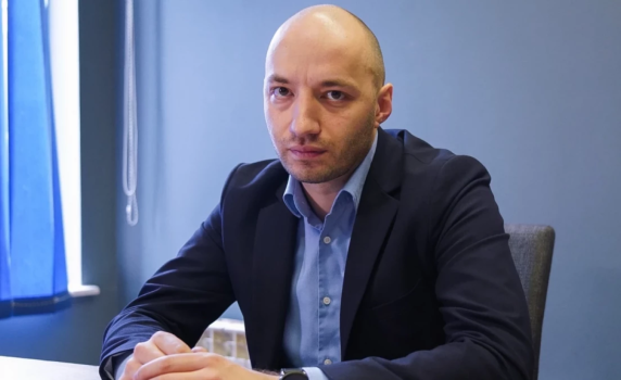 Димитър Ганев: От години 55-60% от българите са скептични към еврото. Радев работи за партиен проект