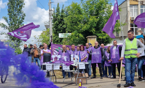 Блокадата на градския транспорт в София е удължена неясно докога