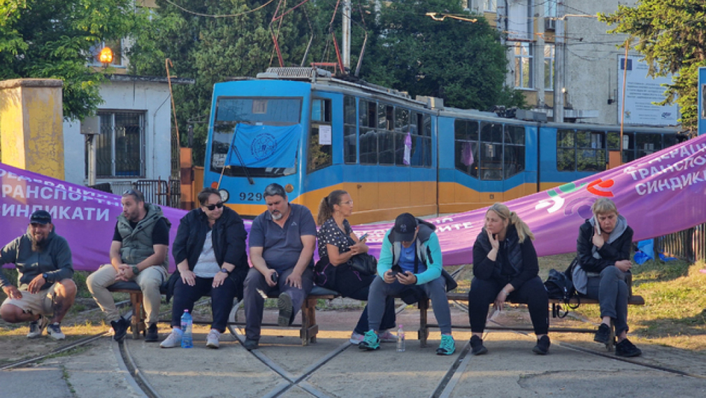 Протестът на градския транспорт в София продължава и утре, метрото ще работи
