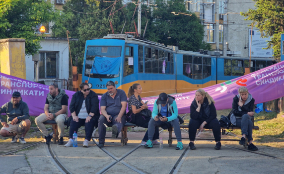 Протестът на градския транспорт в София продължава и утре, метрото ще работи