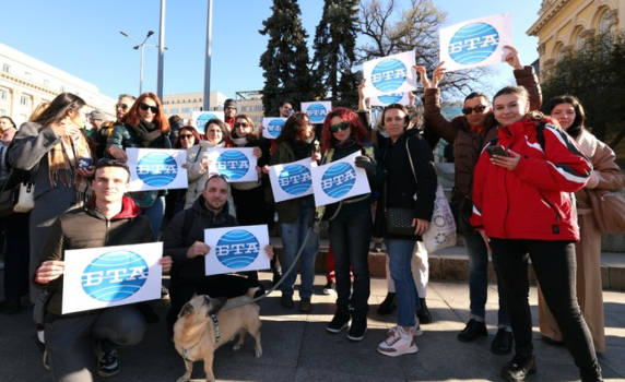 Работещи в БТА, БНР и БНТ протестират с искане за по-високи заплати