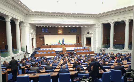 НС: Либерализацията на тока за бита се отлага за неопределено време