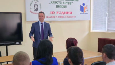 Кристиан Вигенин пред ученици в Попово: Правата на европейските граждани са защитени както никъде другаде
