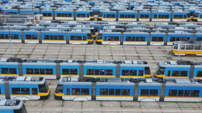 Транспортът в София тръгва от утре. Вдигат заплатите на шофьорите с 300 лв.