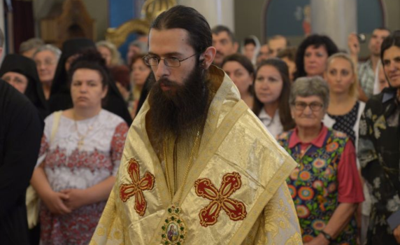 Митрополит Арсений: Нестинарството е езическа практика, християнските икони нямат място там