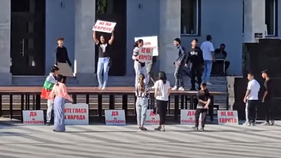 Ромски гюбеци и призиви за последен бой. Съпротивата срещу еврото става все по-гротескна