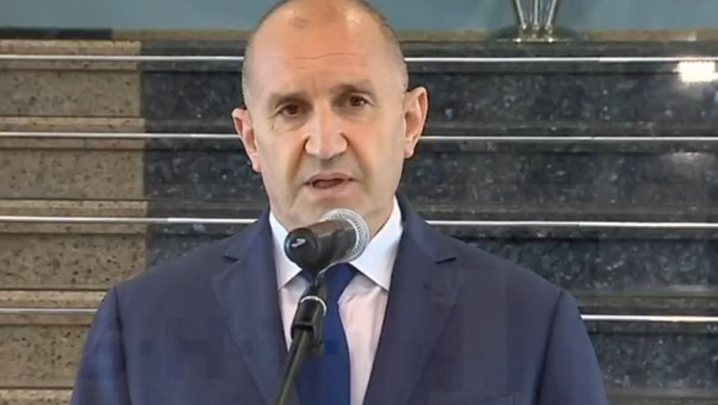 КС образува дело по искането на Радев заради върнатия от Киселова референдум за еврото