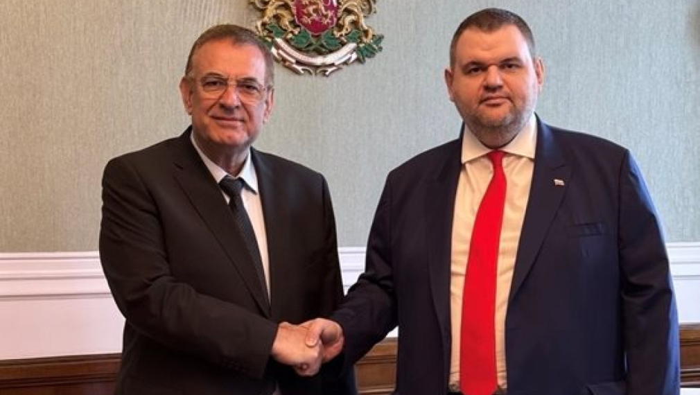 Чакъров се отказа от делото за изключване на Пеевски от ДПС