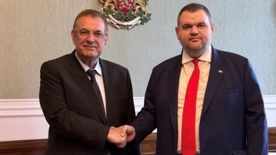 Чакъров се отказа от делото за изключване на Пеевски от ДПС