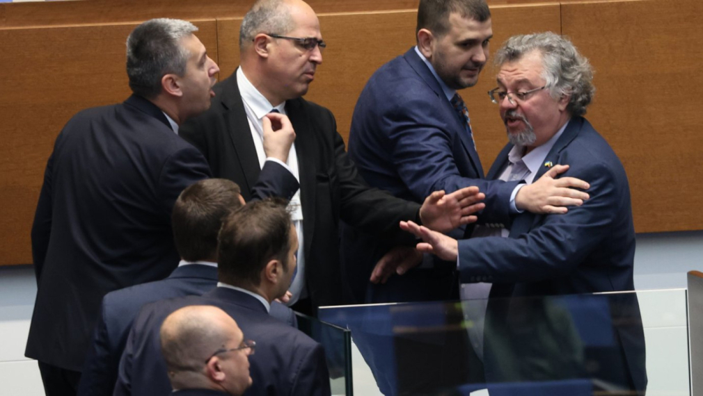 Скандал в НС между "Възраждане" и ПП-ДБ заради руския език