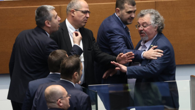Скандал в НС между "Възраждане" и ПП-ДБ заради руския език