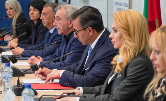 КЗП, КЗК и НАП подписаха споразумение за борба срещу спекулата след въвеждане на еврото