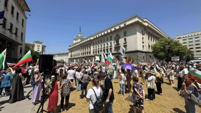Протести срещу еврото в много градове на страната