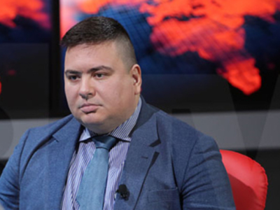 Пътят към еврото мина през фалшифицирани бюджети, заглушени несъгласни и обслужваща пропаганда
