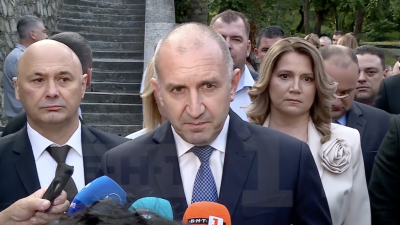 Президентът Радев: Правителството прави социологическа пропаганда и реклама на еврото. Конституцията прилича на изстрадала дама, която няма кой да защити
