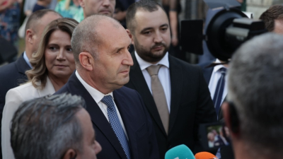 Президентът Радев: Правителството прави социологическа пропаганда и реклама на еврото. Конституцията прилича на изстрадала дама, която няма кой да защити