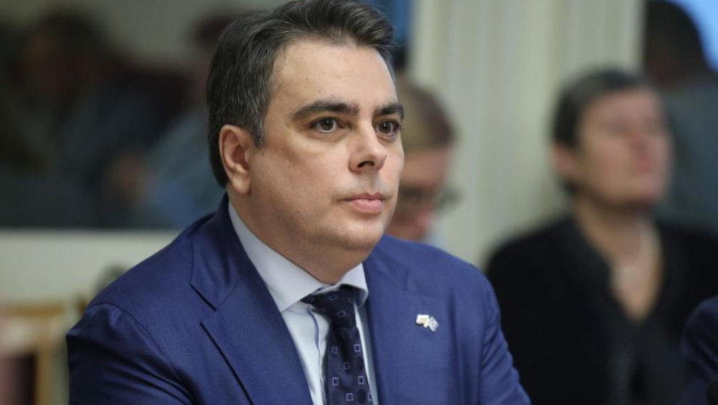 Асен Василев: Преди 4 години пуснах плана за въвеждане на еврото като служебен министър на Радев. Бяха приети още 15 закона, включително и с конкретна дата, но президентът не наложи вето