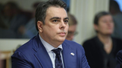 Асен Василев: Преди 4 години пуснах плана за въвеждане на еврото като служебен министър на Радев. Бяха приети още 15 закона, включително и с конкретна дата, но президентът не наложи вето