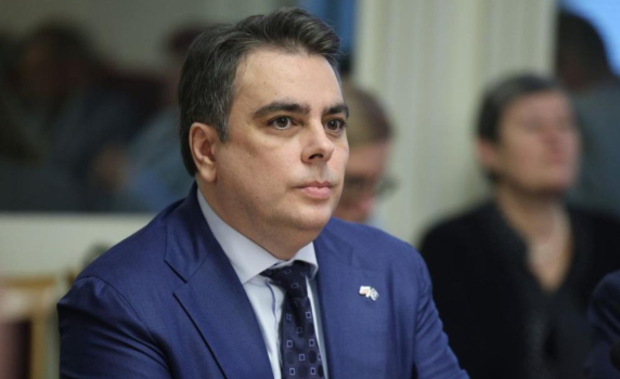 Асен Василев: Преди 4 години пуснах плана за въвеждане на еврото като служебен министър на Радев. Бяха приети още 15 закона, включително и с конкретна дата, но президентът не наложи вето