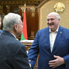 Келог прегърна Лукашенко и го нарече „приятелю“ по време на визита в Минск (видео)