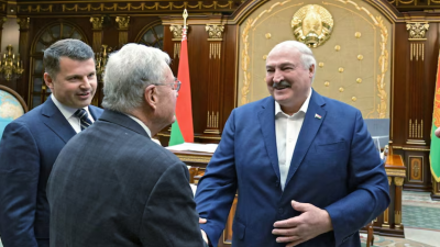 Келог прегърна Лукашенко и го нарече „приятелю“ по време на визита си в Минск (видео)