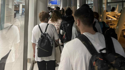 300 пътници бяха блокирани за час в „ръкава“, свързващ самолета с терминала на летището в София