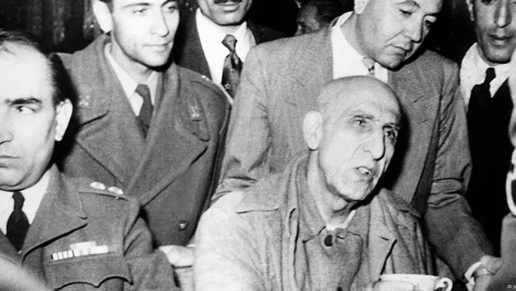 Как през 1953 г. ЦРУ свали демократично избрания ирански премиер Мосадък, защото се осмели да национализира петрола на страната си