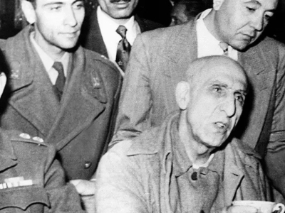 Как през 1953 г. ЦРУ свали демократично избрания ирански премиер Мосадък, защото се осмели да национализира петрола на страната си