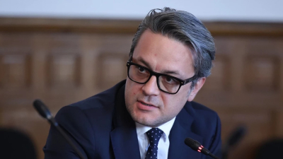 Паметникът на Съветската армия, храстът в Царския дворец, изчезналата петолъчка и българската безпаметност