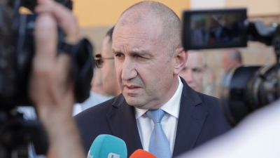 Президентът Радев: Да твърдиш, че няма да допуснеш скок на цените след влизането на еврото, не е просто невменяемост, а подигравка с хората