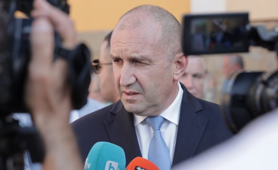 Президентът Радев: Да твърдиш, че няма да допуснеш скок на цените след влизането на еврото, не е просто невменяемост, а подигравка с хората
