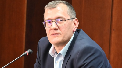 Проф. Пенчо Пенчев: Нито чудо, нито апокалипсис ще дойде с еврото, но историята ни е обременила с недоверие за парите