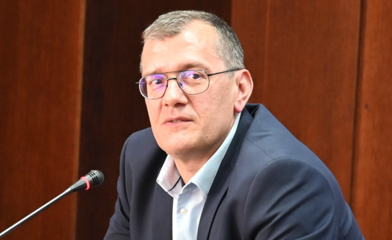 Проф. Пенчо Пенчев: Нито чудо, нито апокалипсис ще дойде с еврото, но историята ни е обременила с недоверие за парите