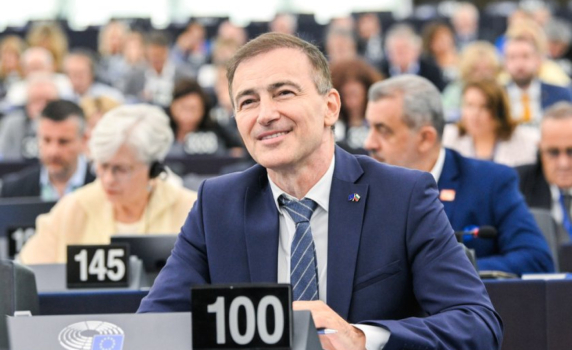 "Македонска идентичност" и "македонски език" са махнати от проектодоклада за Северна Македония по искане на ЕНП