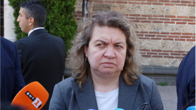 Киселова: Ние сме "съдружници по неволя". Правителството ще работи, докато повечето партии го поддържат