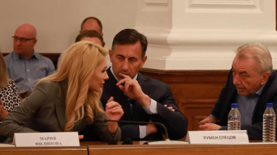Държавата е враг №1 на еврото.  Политици и чиновници помпат цени и наливат страх, скрити зад борбата срещу спекулата
