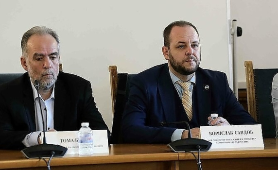 Парламентът блокира ключови инфраструктурни проекти, отказвайки да сложи край на зеления рекет
