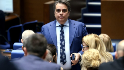 Асен Василев се отказва от имунитета си, ще съди Пламенка Димитрова