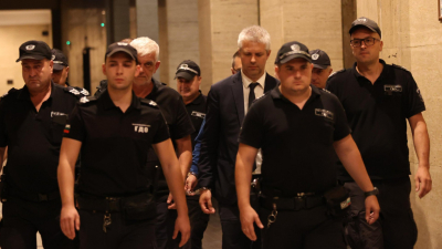 Съдът остави за постоянно в ареста кмета на Варна от ПП Благомир Коцев след заседание, продължило до полунощ