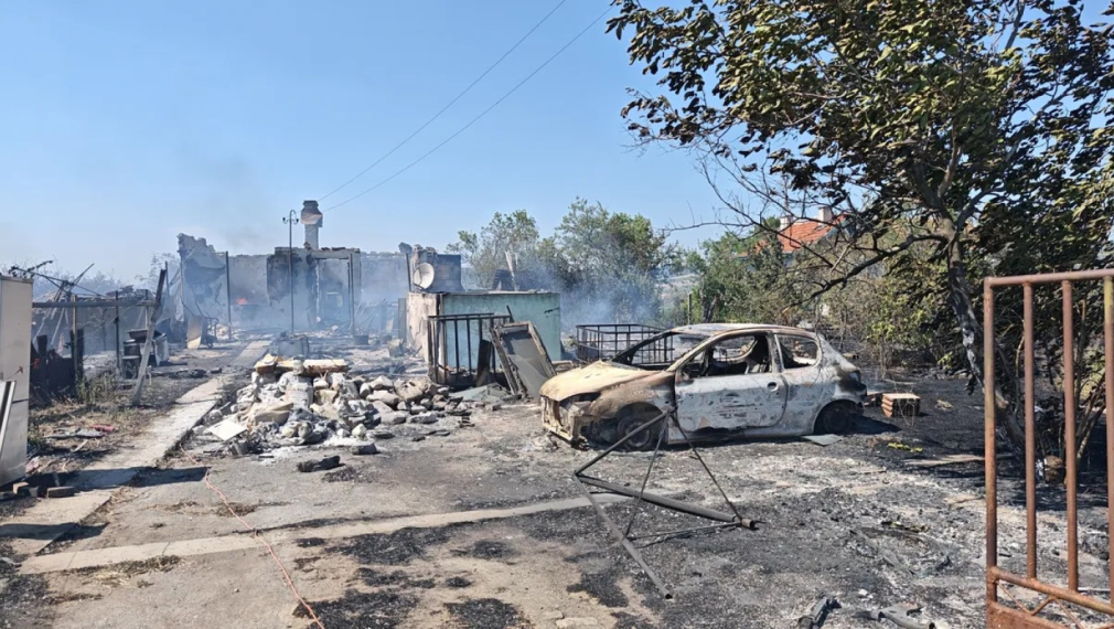 25 къщи изгоряха при пожар във вилна зона край Бургас
